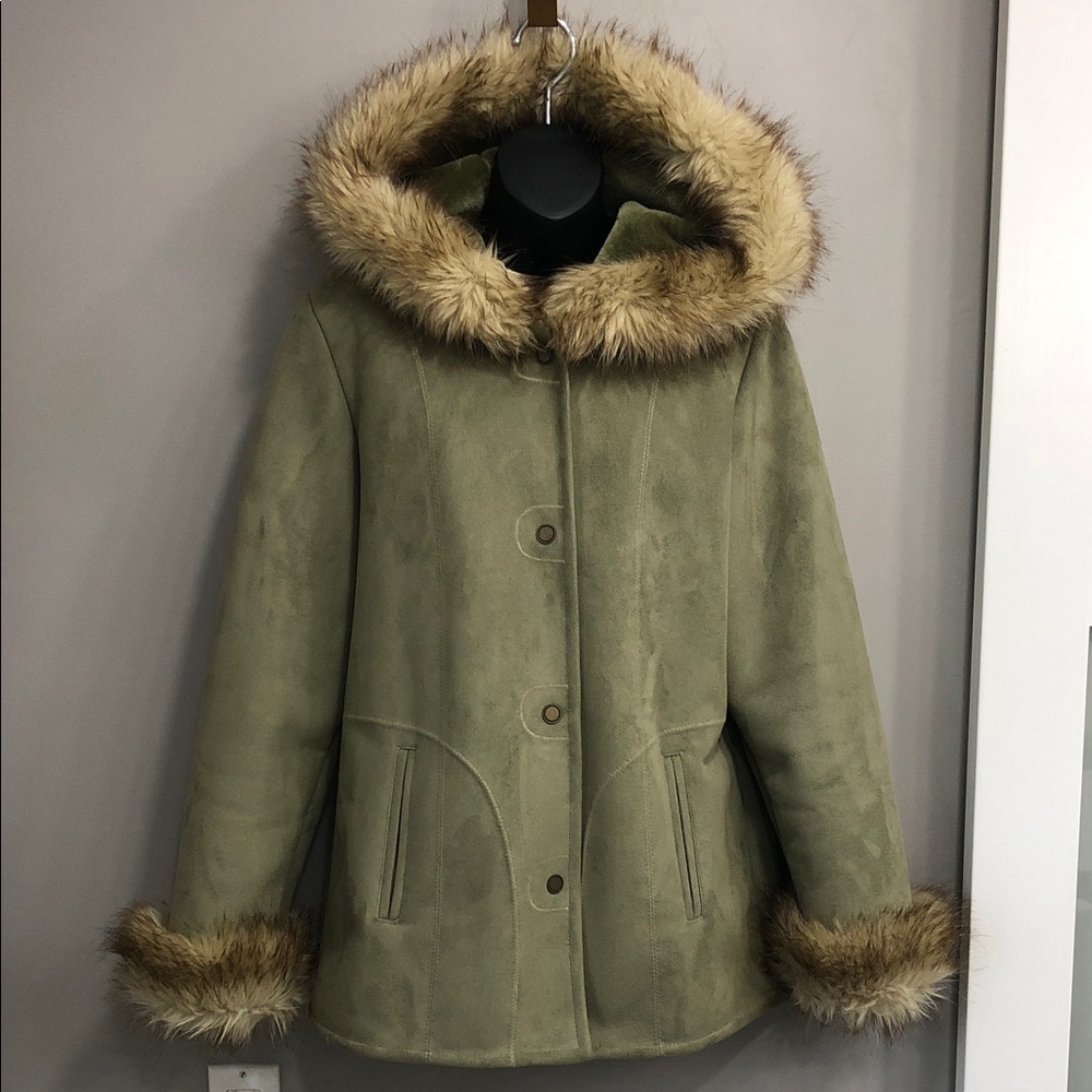 Jessica Suede-Like Coat with Faux Fur Trim – Women’s Size 12 (10-12)